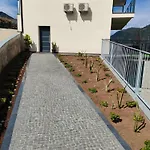 別荘 Hillslope House