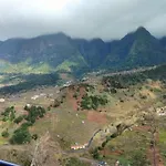 Hillslope House São Vicente