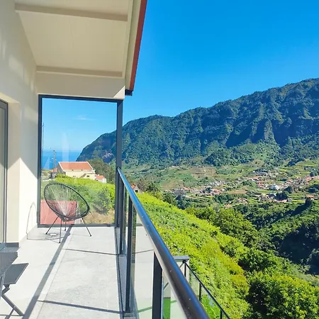 Holiday home Hillslope House