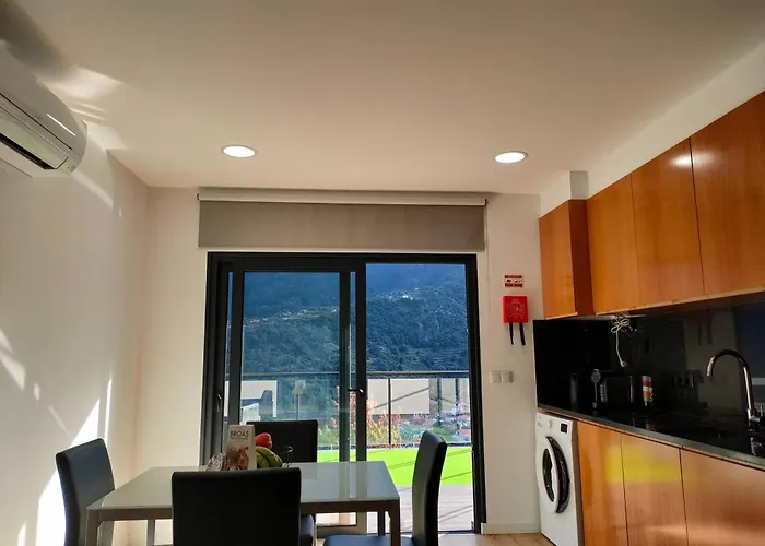 Hillslope House São Vicente