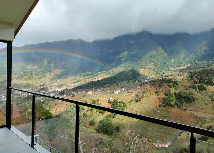 Hillslope House 度假居 *